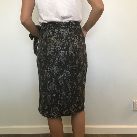 Banana Republic pencil skirt (NWT, size 4) - Picture 6 of 11